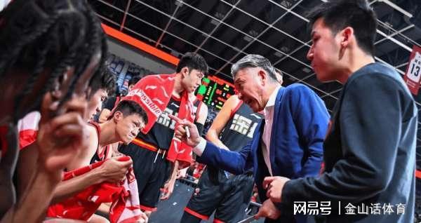 开云体育-不贪功!率队击败2支争冠热门球队,28岁锋卫,赛后盛赞自己主帅